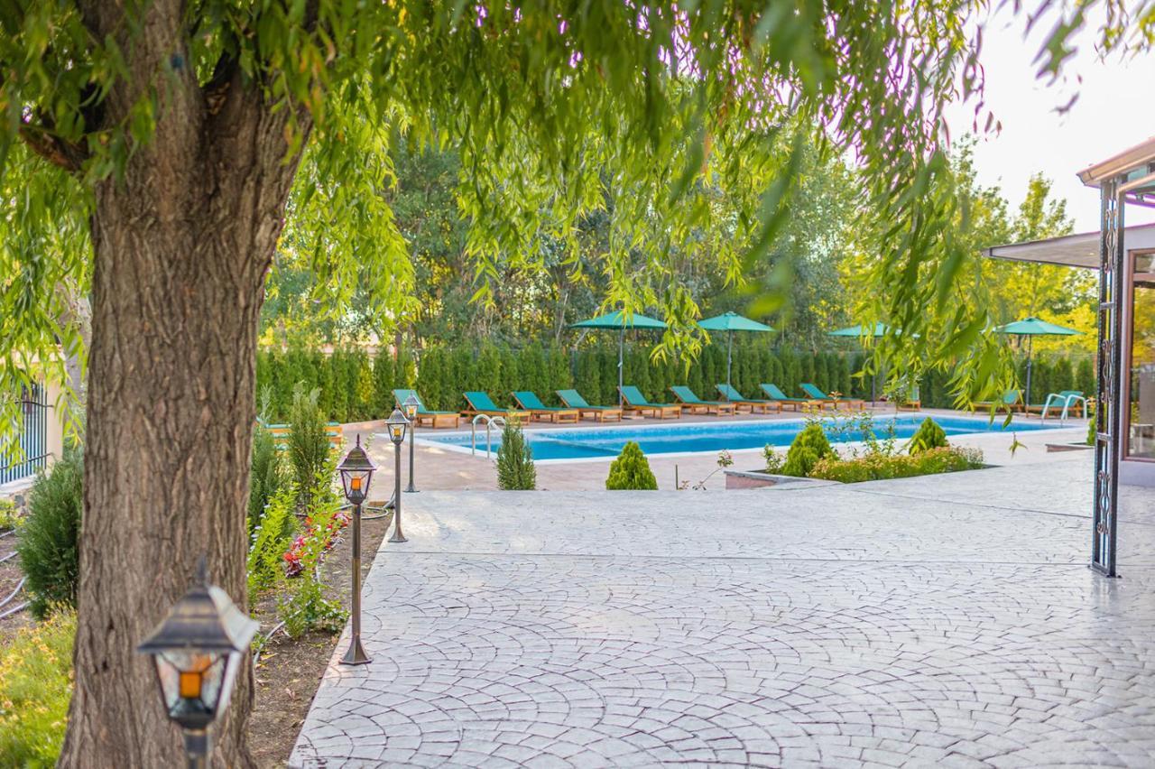 Lecardo Hotel Aheloj Kültér fotó
