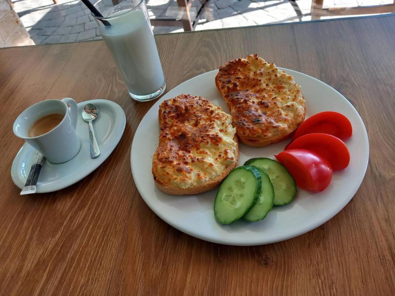 Lecardo Hotel Aheloj Kültér fotó